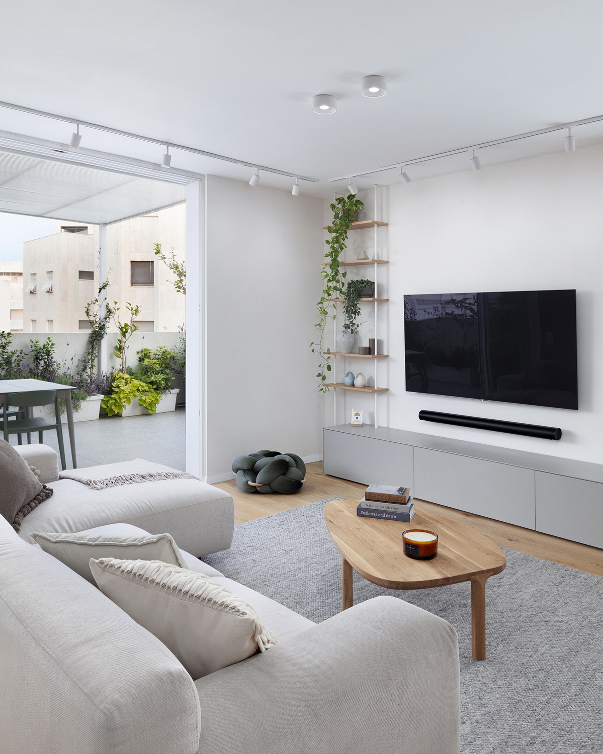 1DBBE809-DA0D-79A9-B1EA-0A465913F56D