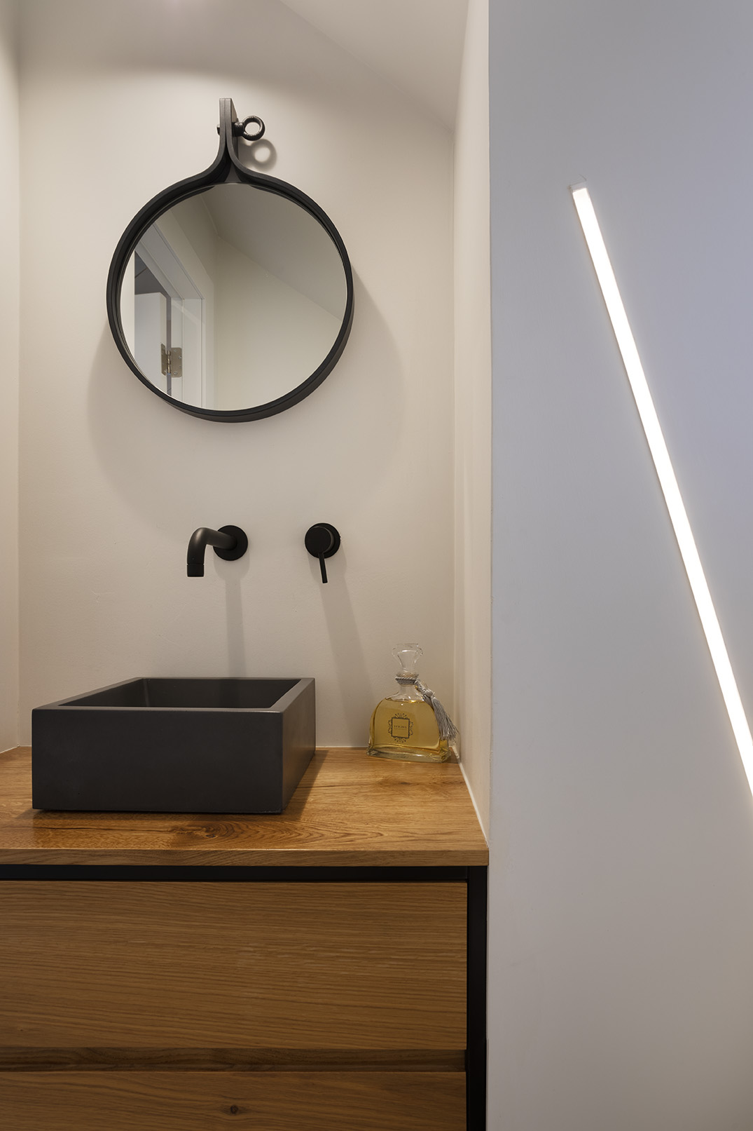 2802B6A2-7128-FB86-9132-D4EC72A6EFEB