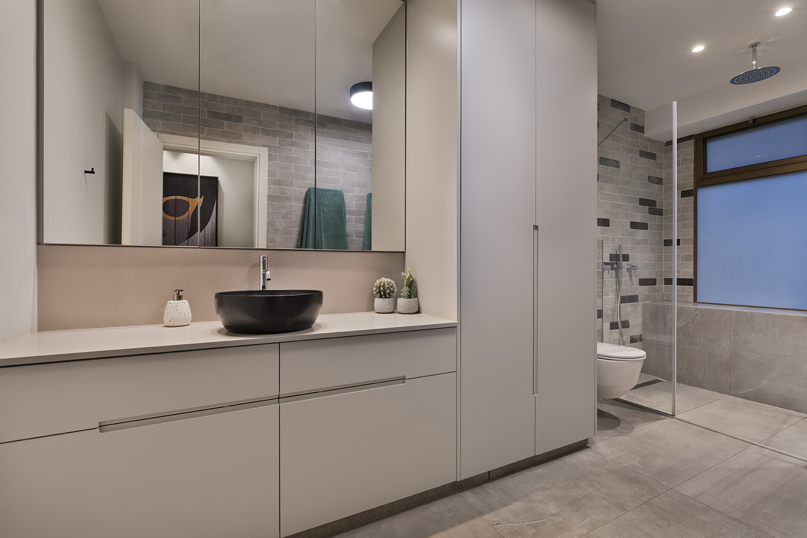 511E5176-1D1D-25C1-10E4-E14A9978668E