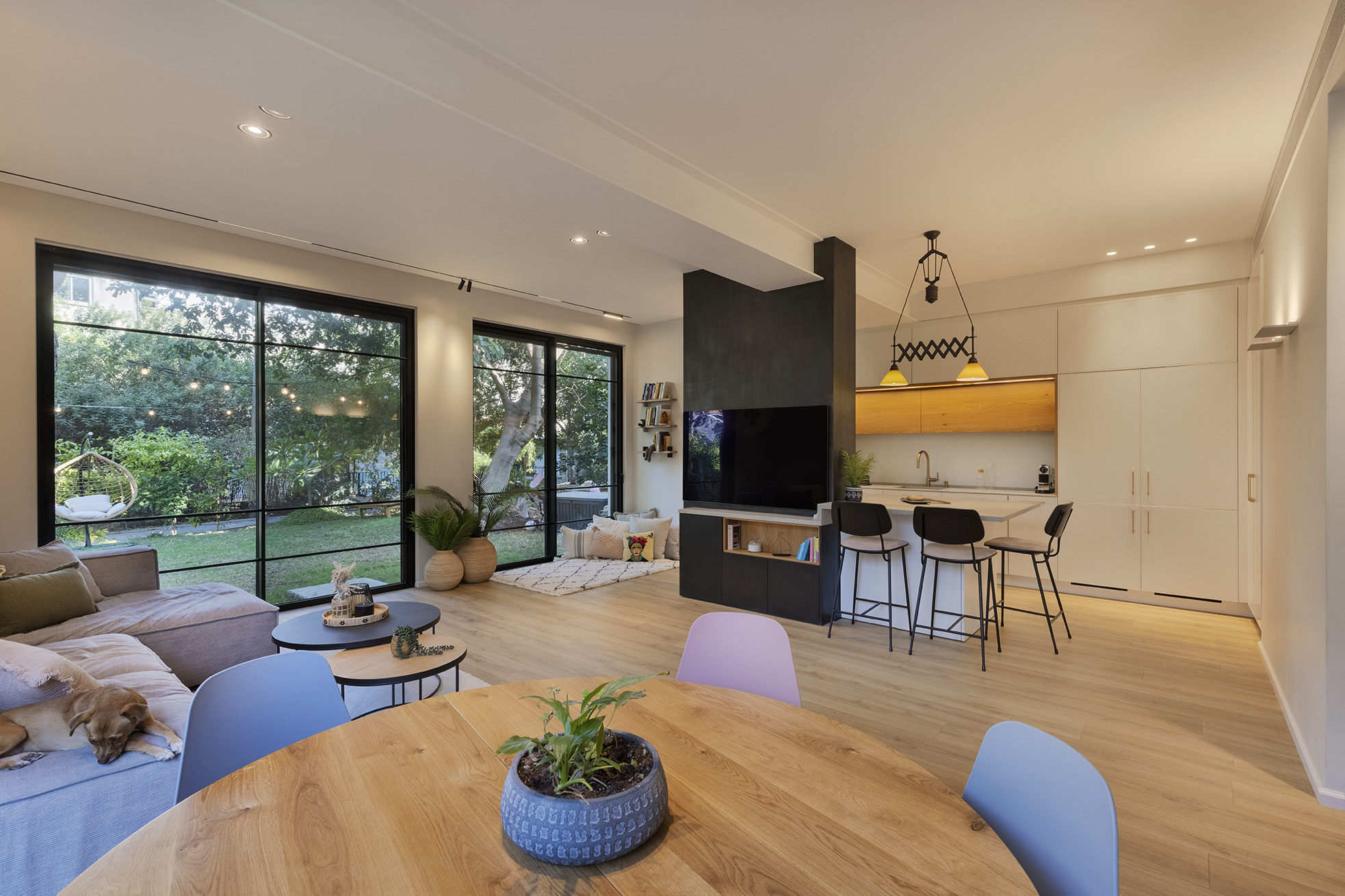 5AEB2840-028B-CBF2-DFA6-478A1A262C42