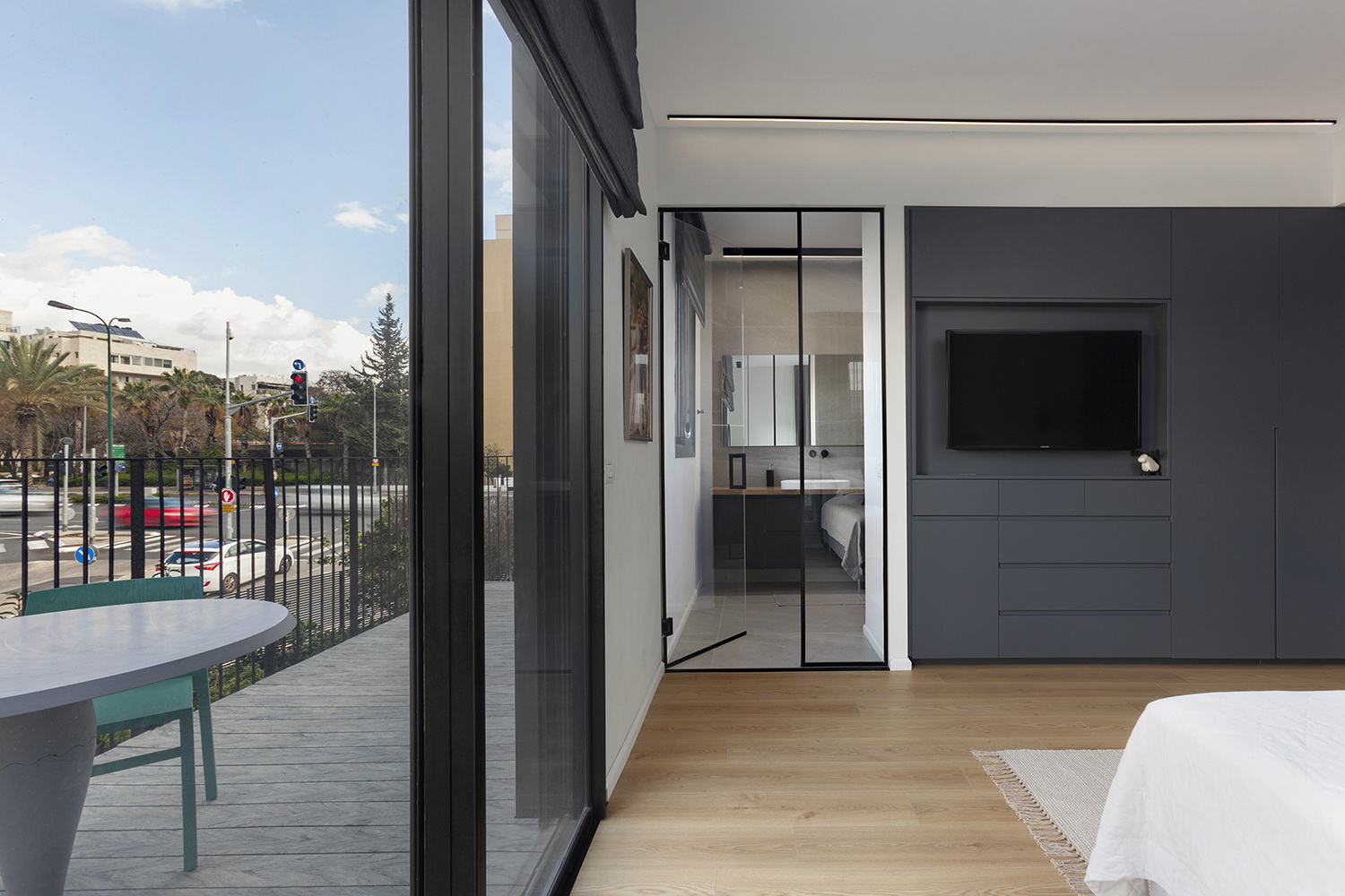 70605031-C965-347F-6211-F3D2350BA457