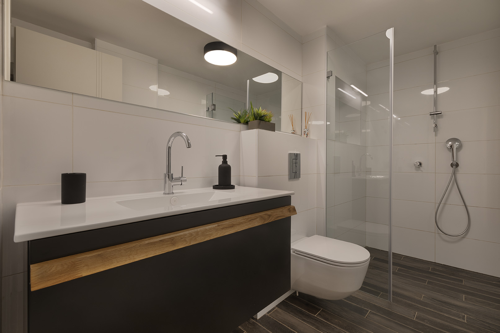 7B0BA90D-1E7B-1CCD-8EAA-623ED005597B