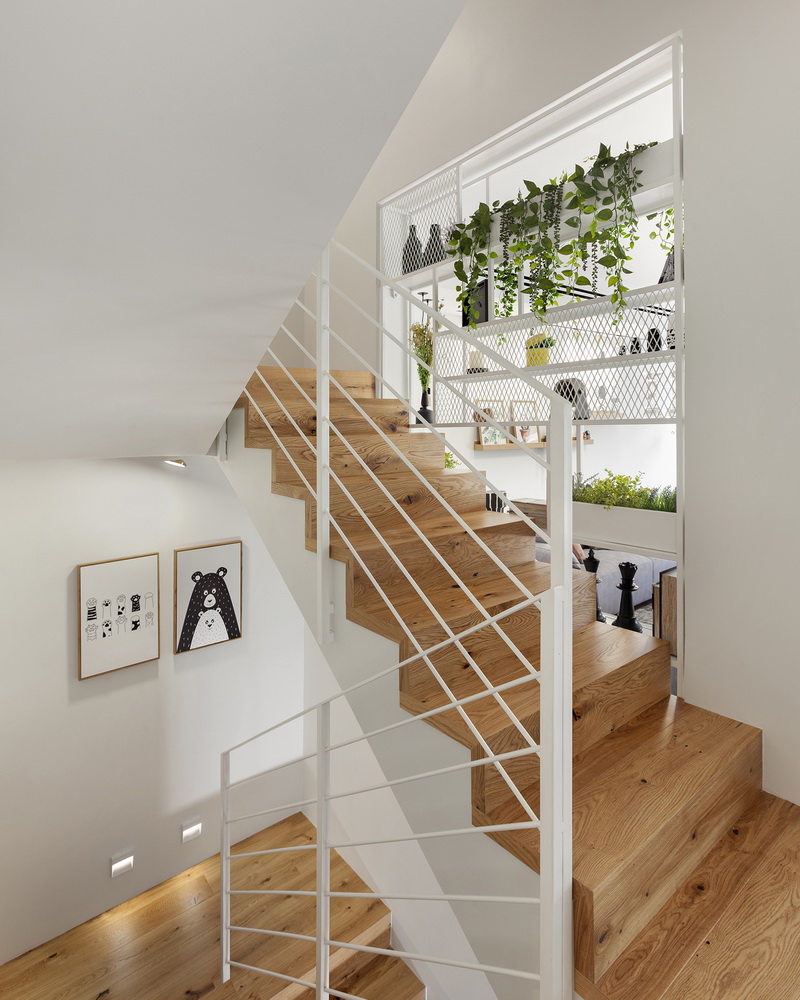 896711A4-D8CB-B523-C95C-D9D85523A09E