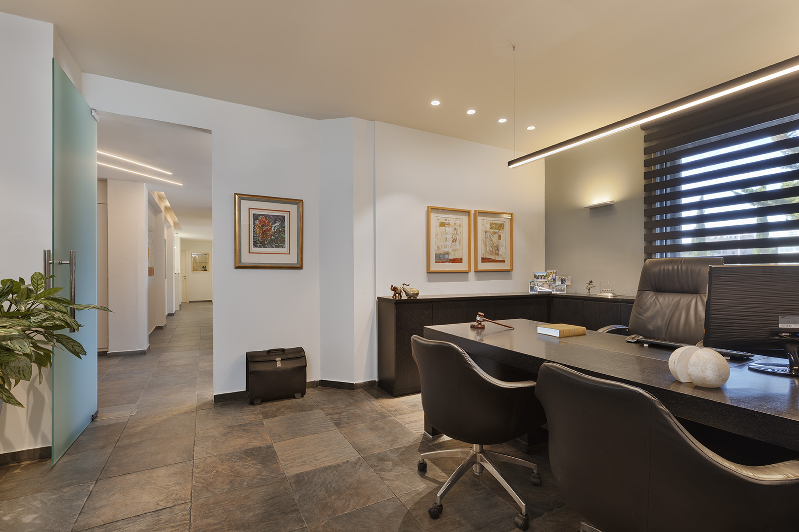 92376585-28F5-5F07-FF48-DA94644280EF