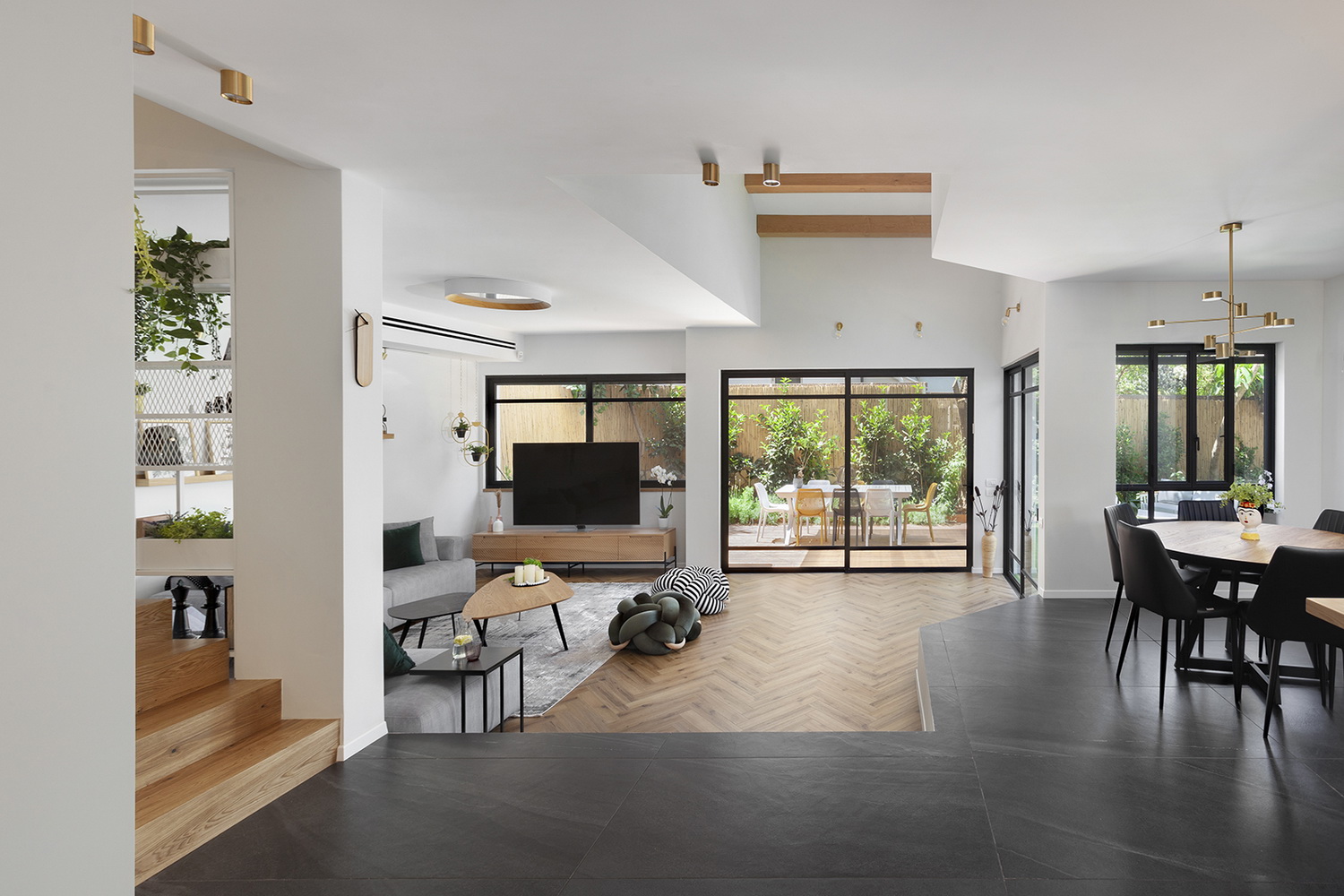 B06248A6-11D0-2366-AD28-D0B86C25AA57