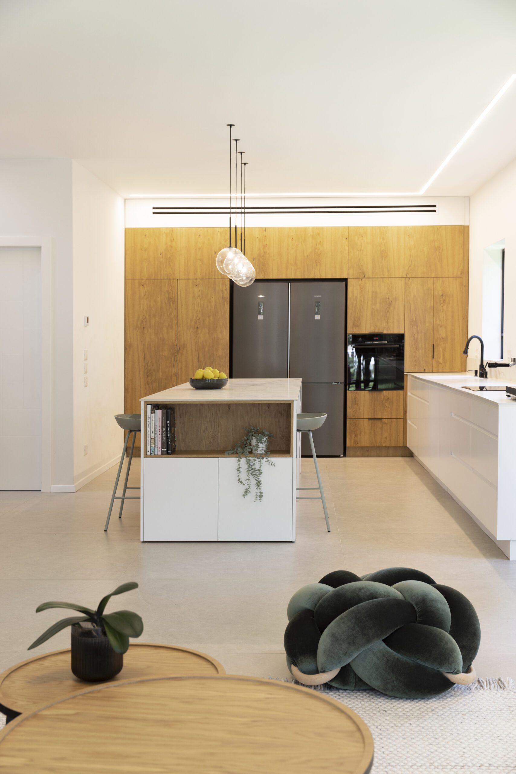 BAC2168F-B734-AC60-973A-4802D3FB7D93