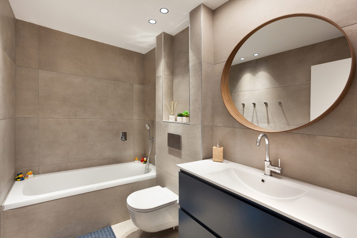 BC4A6576-7264-32FC-A990-C11A23A2804A