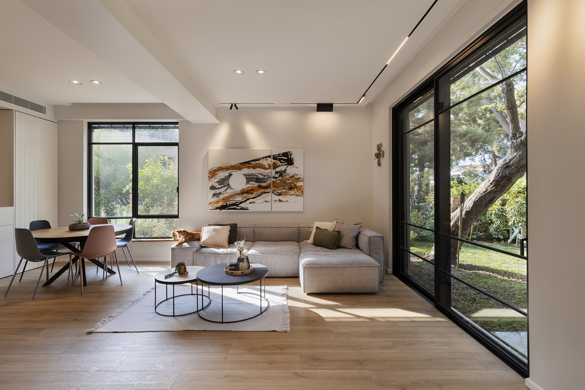 CF542F86-FF65-DE0D-213D-0C4DFB8A3DC1