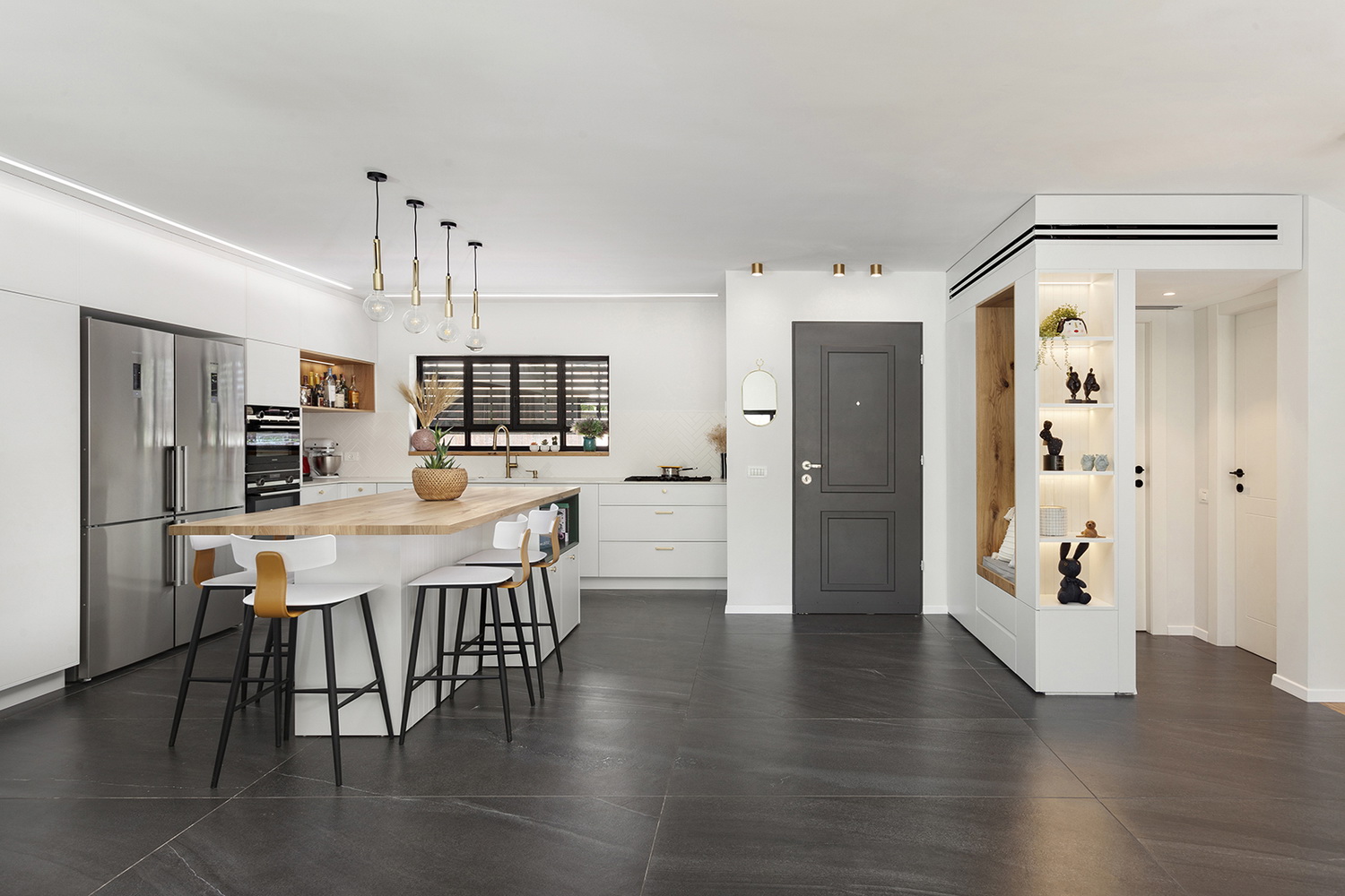 D84F9745-DC93-83F5-C8CA-E5175BAE12F0