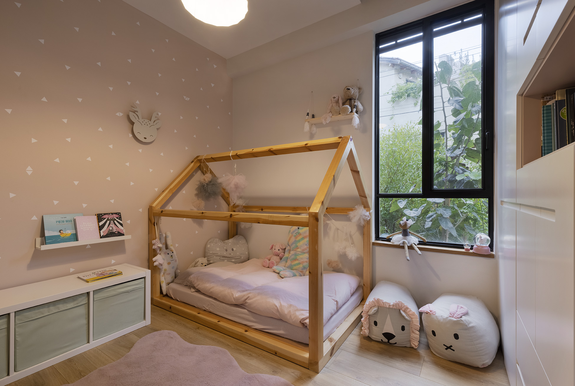 E1444A12-D2DB-D404-B5CC-C17A73E9C188