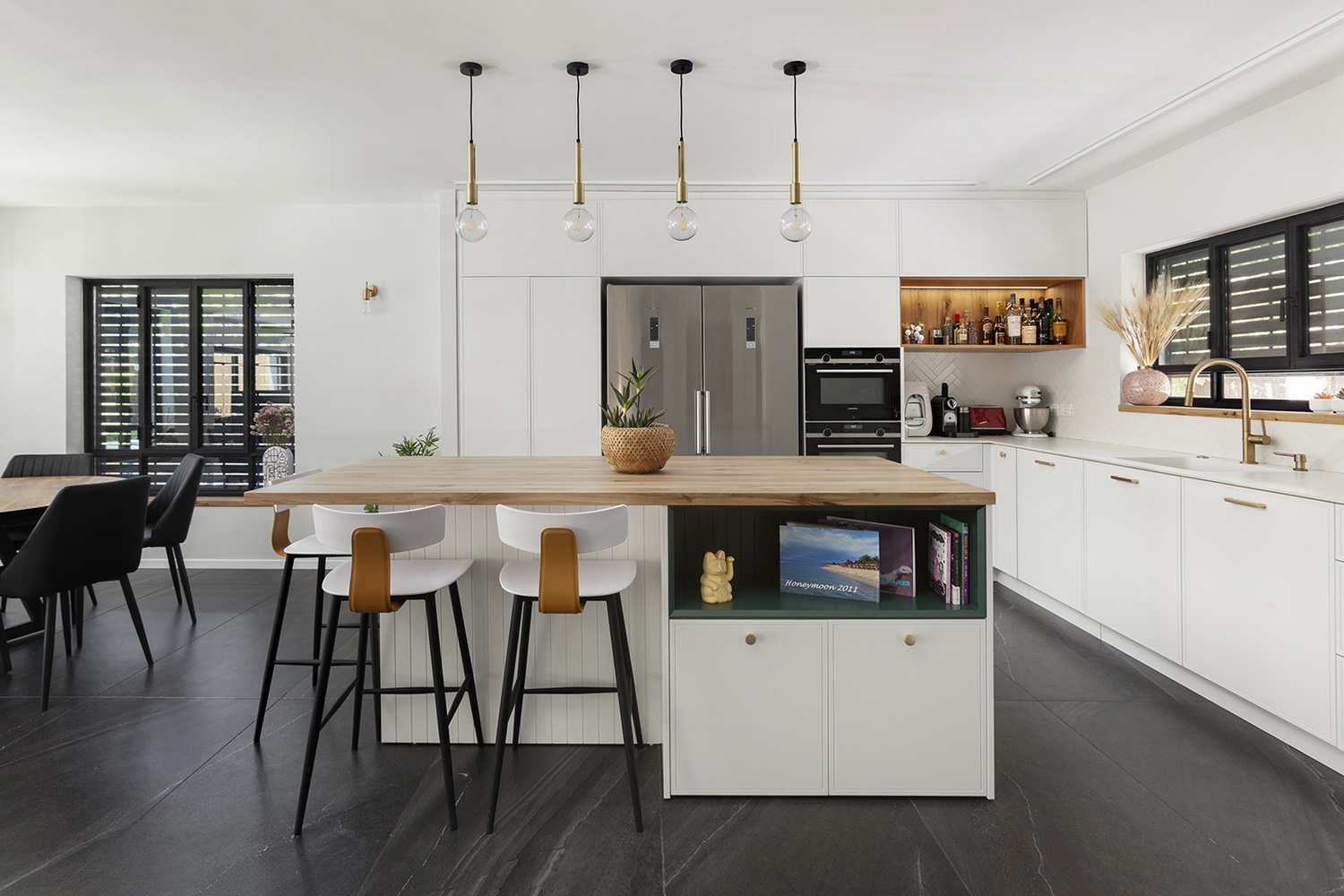 E5953703-C7E5-8A12-29E0-904E452589C1