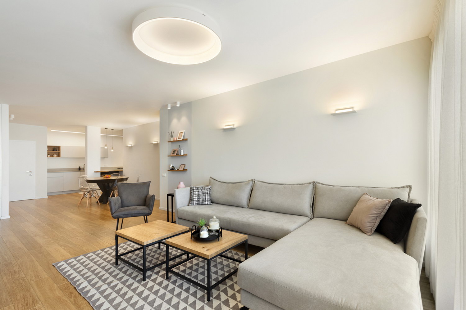 F6346864-1843-3F95-4DFC-82C3F27E1434