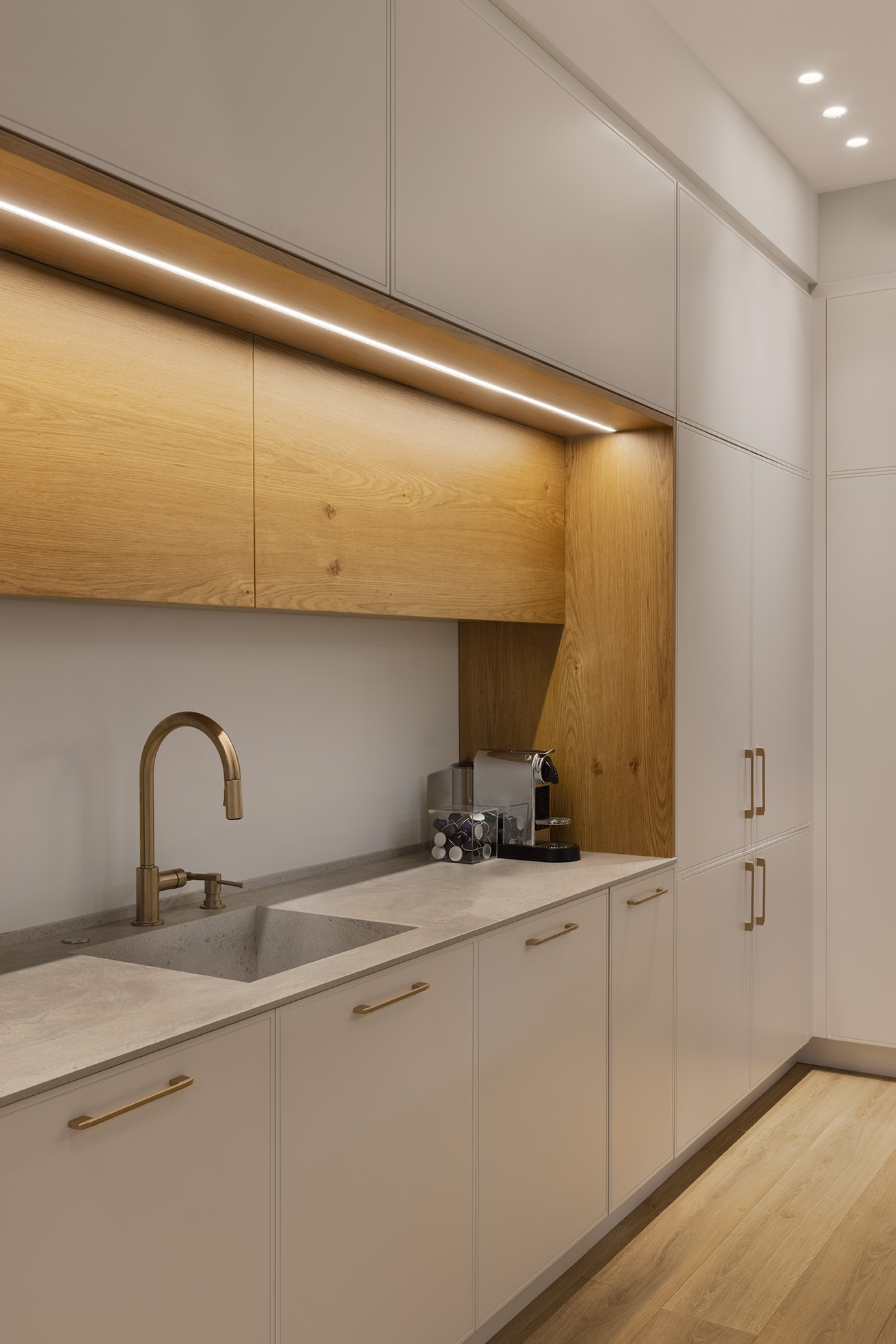 F6CDE750-0137-6471-B401-DF6C98DCD6BD