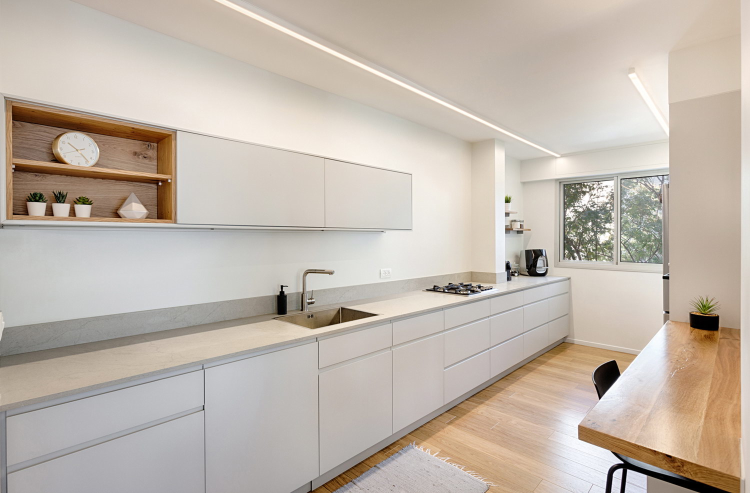 FBA14BF5-3FFF-3DA5-B0FC-AE2EB5A3128E